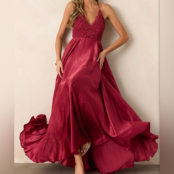 Small Cranberry Lace but Lined with Polyester Maxi Dress - Picture 1 of 7